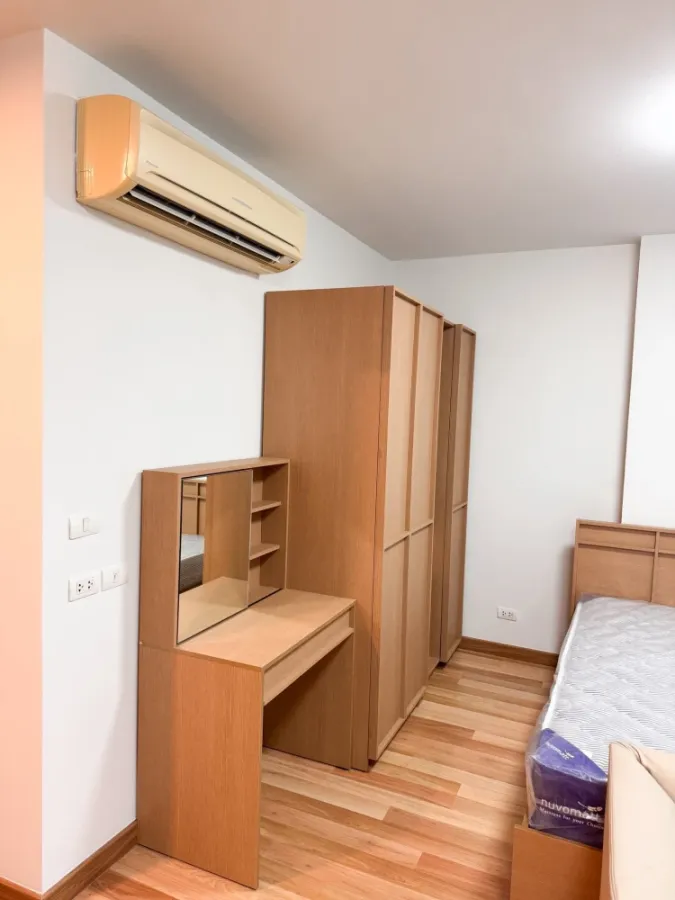 For rent: Ideo Blucove Sukhumvit, 18th floor, excellent view, north facing, good ventilation, city view. Just bring your belongings and move in.