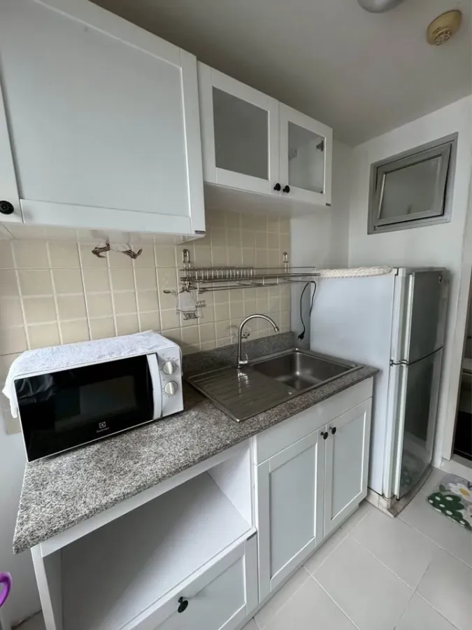 D Condo Ramintra for rent, appliances included, washing machine included, furnished room, ready to move in, just bring your bags and move in.