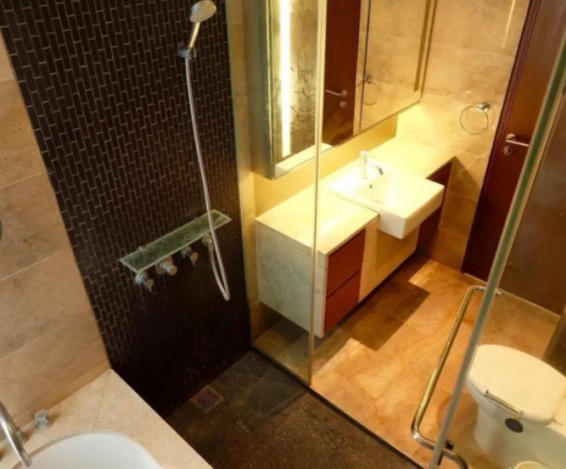 Urgent sale, Hansar Ratchadamri Condo, super beautiful floor plan, fully built, fully furnished, city view, nice location, convenient transportation, near BTS, don't miss it.