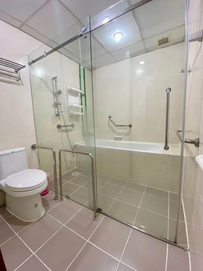 For rent Aree Place ห้องกว้างขวาง พื้นที่ใช้สอยเยอะ ตู้เสื้อผ้าใหญ่จุใจ อย่าเลื่อนผ่านรีบจองเลย
