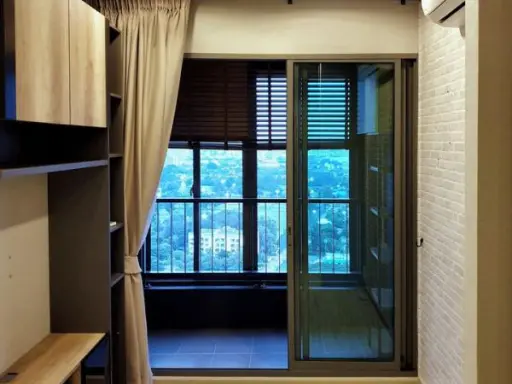  Urgent sale, Ideo Mobi Sukhumvit Eastgate condo, fully built room, beautiful furniture, open view, good location, close to BTS, grab it immediately.