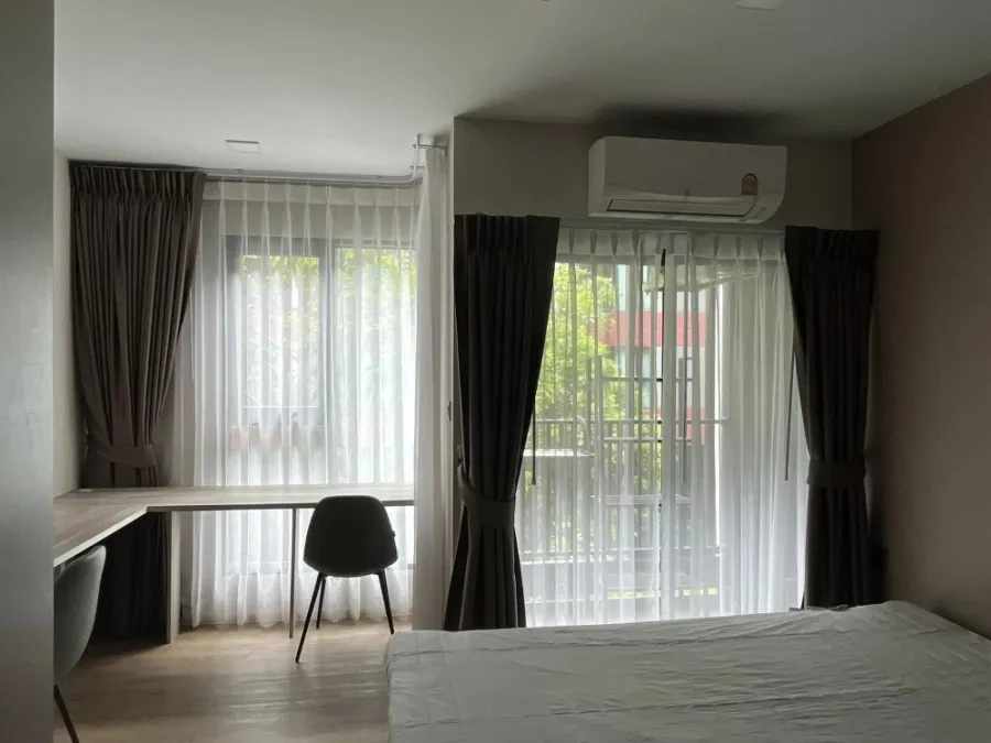 For rent, Kave TU, Building D, 3rd floor, pool view, partitioned room, comes with complete decoration. If interested, hurry and reserve now.