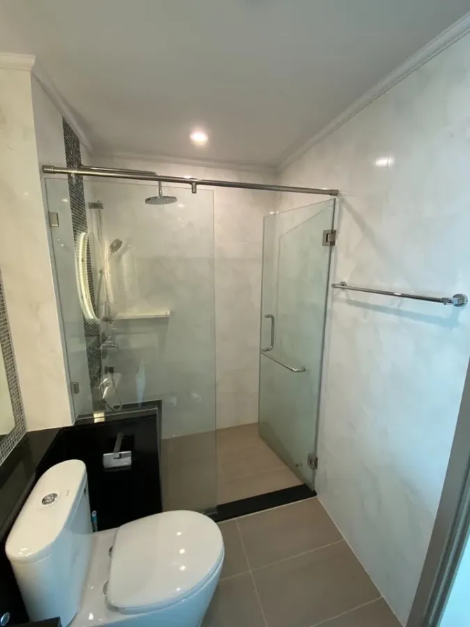 For rent Supalai Oriental Sukhumvit 39, empty room with kitchen, lots of usable space, definitely comfortable, hurry and book now.