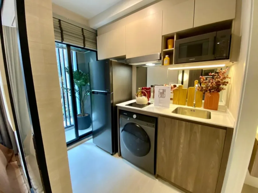 Selling preemption for Nue Core Khu Khot Station, studio room, 3rd floor, not very high, comes with a great price, buy it now.