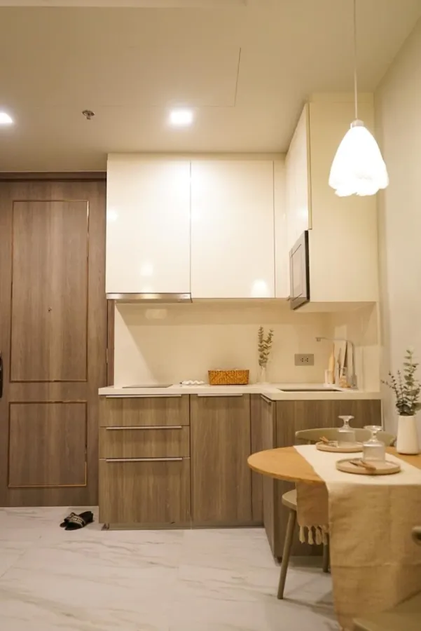 For rent, Celes Asoke, Fully Furnished, high floor, good view, beautiful room, fully furnished, hurry and reserve now, don't miss it, hurry up.