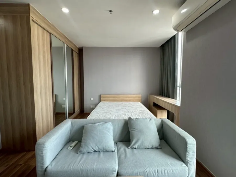 For rent: Noble Revolve Ratchada 2, 32nd floor, fully furnished unit, very livable. Book now, don't miss out!