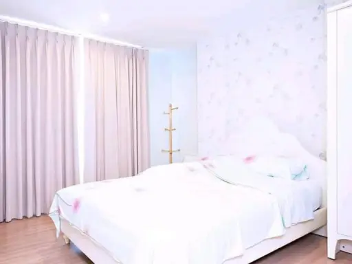 Selling very cheaply. The Niche ID Ladprao - Wang Hin, decorated with a beautiful room, very sweet, plus a good price like this. Must book.