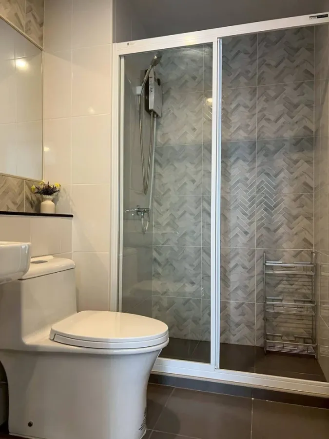 For rent: Regent Home Bangna, corner unit, quiet area, fully furnished, ready to move in.
