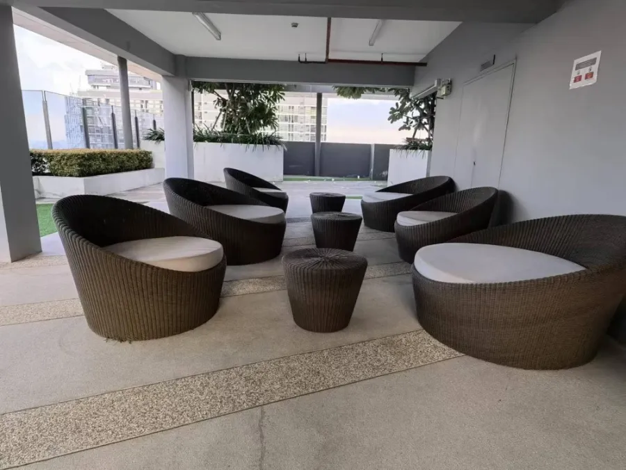 For rent: Condo Rhythm Asoke 2, 9th floor, very spacious room, divided into sections, decorated nicely. Interested? Book now!