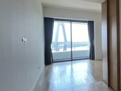 For sale: The Pano, next to the Chao Phraya River. View of Bhumibol Bridge. The room is spacious, airy, and inviting. If interested, hurry and reserve