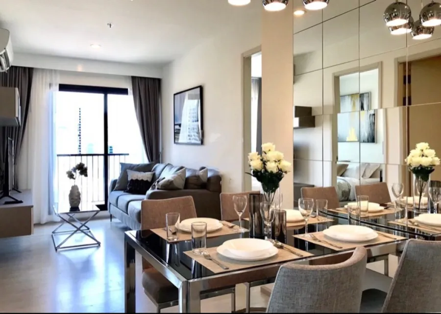 Condo for sale Life Asoke, 16th floor, clear view, cool north wind, beautiful room with furniture.