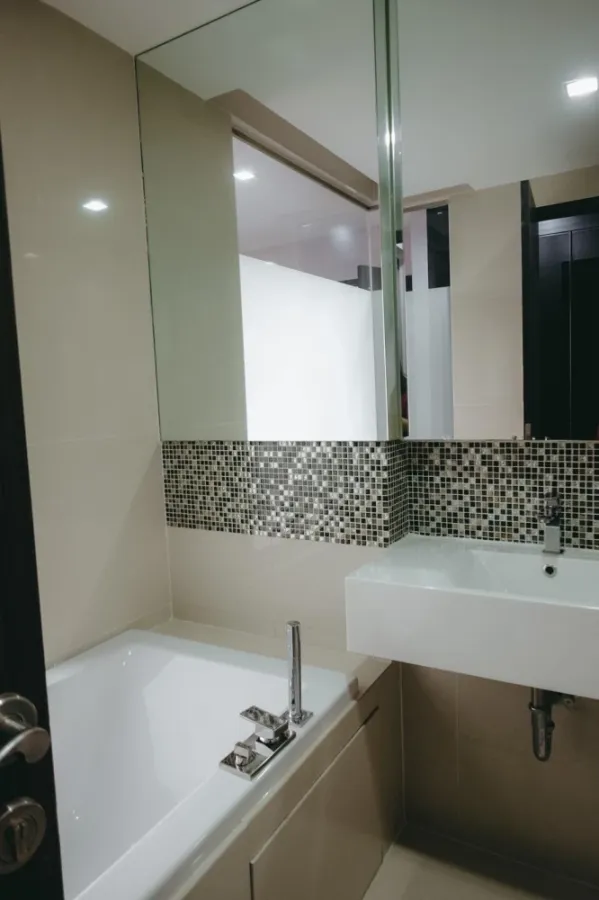 For rent: RHYTHM SUKHUMVIT 44/1, the room has a lot of usable space, fully furnished, you can't miss out on booking it.