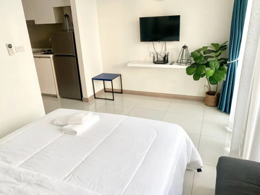 ให้เช่า The Riviara Jomtien Pattaya ชั้นสูง วิวทะเลสวยๆ ห้อง STUDIO ตกแต่งครบครัน ไม่จองพลาดมาก