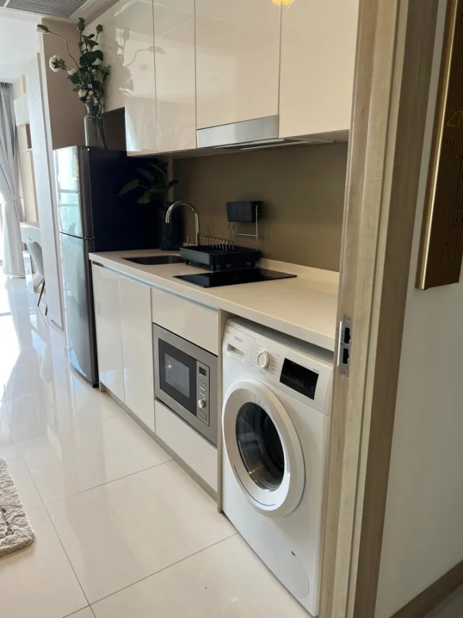 Condo for rent, The Riviera Wongamat Beach (North Pattaya), comfortable bed, sea view, shady, don't miss it.