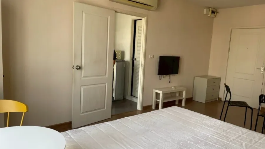 Condo for sale, The Tree Bang Pho Station, 15th floor, north, Rama 7 bridge view. Put wallpaper in the whole room