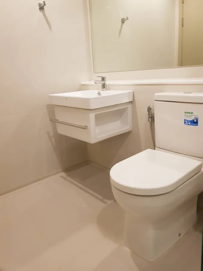 For rent: Life Ladprao, 29th floor, very high, fully furnished, reserve now before it's gone.