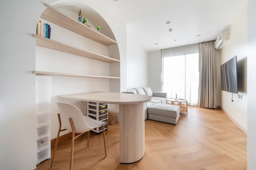 For rent or sale, Supalai Premier @ Asoke, 1 bedroom, 1 bathroom, 31st floor, good view, wide area with big balcony, book now.