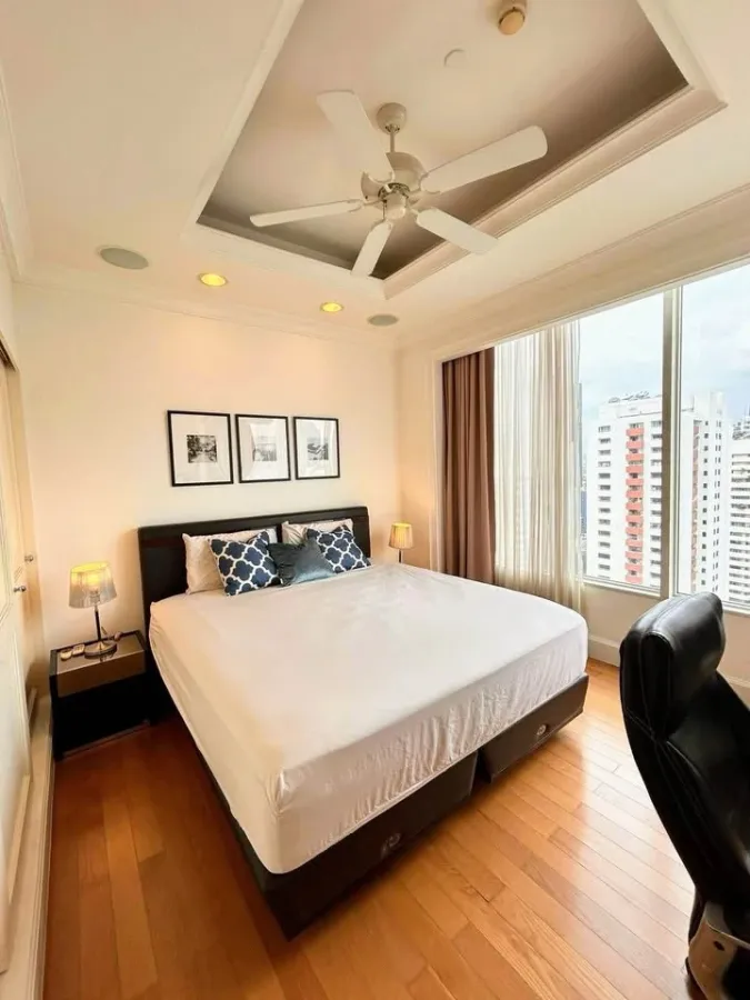 ขาย Royce Private Residences พื้นหินอ่อน หน้าต่างบานใหญ่จากพื้นจรดเพดาน และระเบียงส่วนตัวที่มองเห็นทิวทัศน์เส้นขอบฟ้าแบบพาโนรามา ต้องจอง