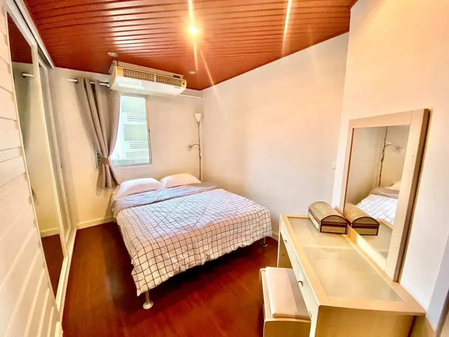 For sale or rent: SV City Rama 3. Large rooms with Chao Phraya river view. Fully furnished and beautifully decorated. Don't miss out!