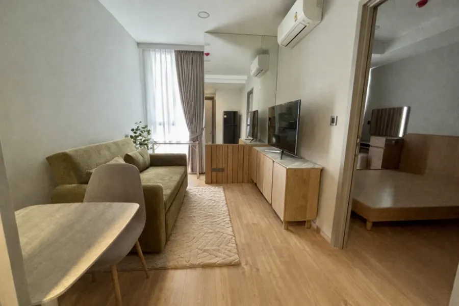 🎨🏙️ For Rent: Chewathai Residence Thonglor | Brand new, spacious, comfortable room in the heart of Thonglor! 🏙️🎨