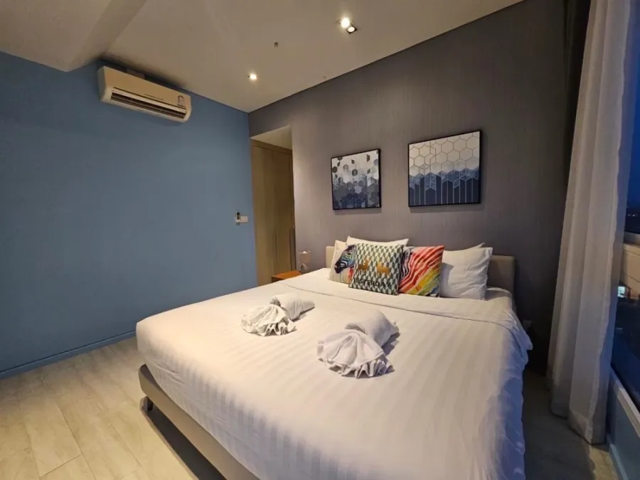 For rent: Veranda Residence Pattaya (Jomtien), 12th floor, corner room, very large, private, sea view, hurry and book now.