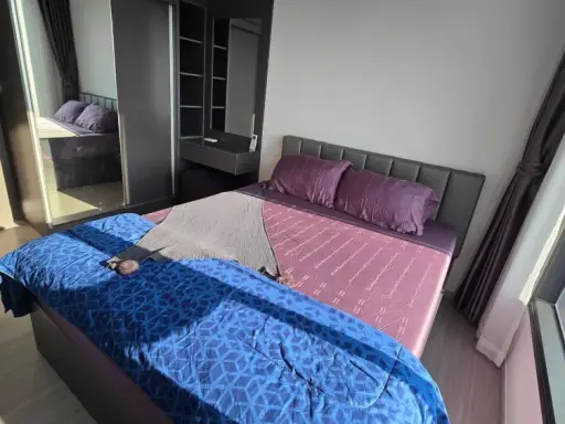 For rent: Life Asoke Hype, high floor unit, comfortable living, fully equipped with amenities. Book now!