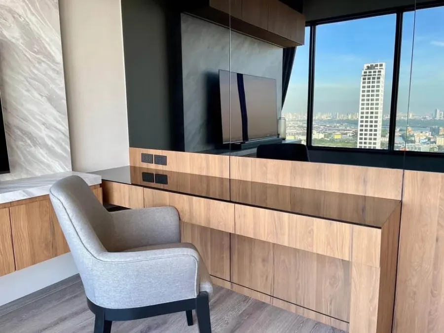 For rent Knightsbridge Prime Onnut, 44th floor, high view, fully furnished, ready to move in, complete facilities, hurry to move in.