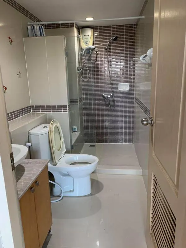 For rent, The next condominium, Ladprao 44, convenient transportation, quiet condo, private, love ￼ peace, please come.