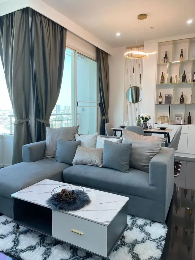 For rent, Wind ratchayothin, 19th floor, corner room, good view, no building blocking the view, beautiful room, fully furnished, book now, hurry up.