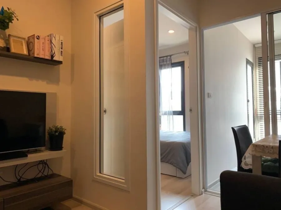 Condo for rent, Centric Huai Khwang Station, nice room, fully furnished, great price, if you don't book, you're seriously missing out.