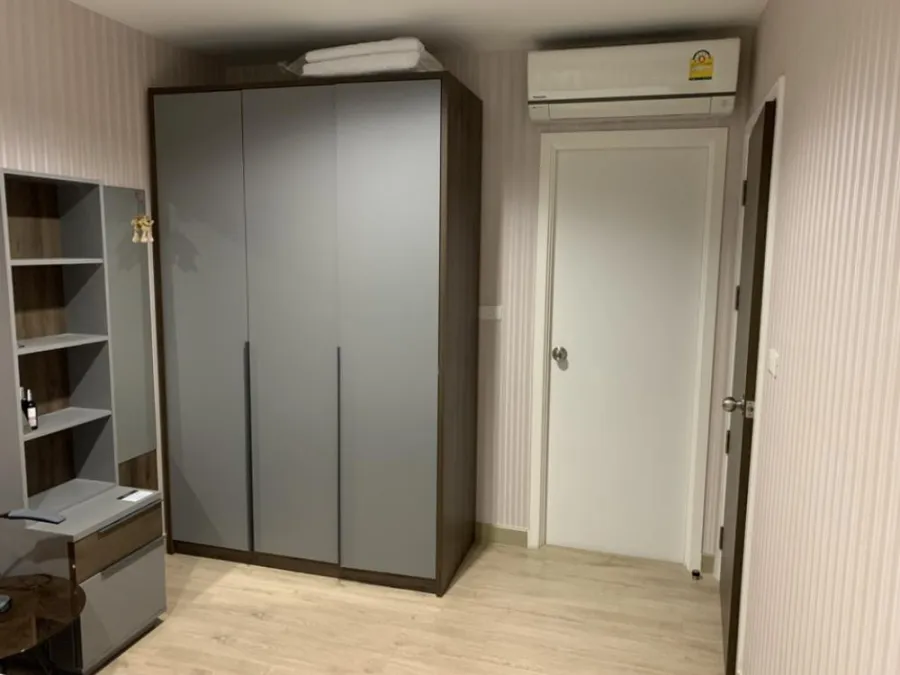 Quick sale!! Thana Astoria Condo, 21st floor, beautiful room, ready to move in, convenient to travel, near MRT, hurry and book now!!