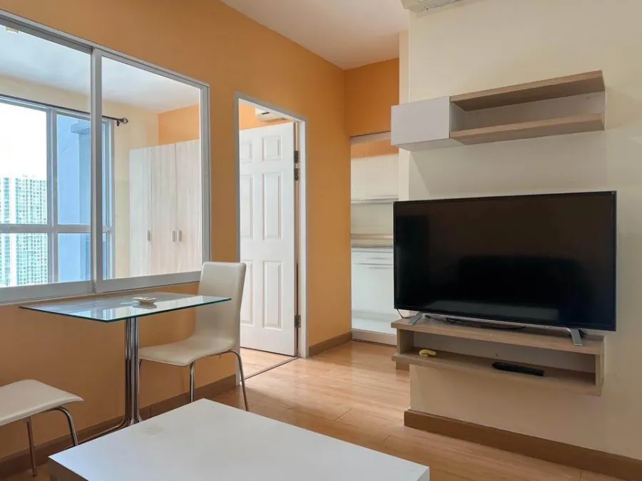 For rent: Life @ Ratchada-Sutthisan, great city view, fully furnished, complete electrical appliances, just bring your own stuff and you can move in.