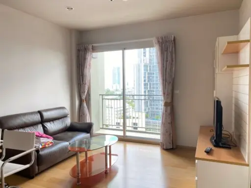 Condo for rent, Hive @ Sathorn, complete furniture and facilities, ready to move in. Urgent!!
