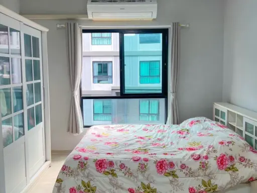 For rent, Unio Ramkhamhaeng Seri Thai, nice room with complete facilities, good price, book quickly, don't wait.