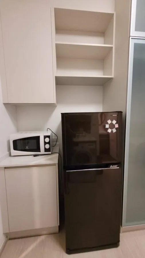 For sale: Chapter One Eco Ratchada-Huai Khwang, 5th floor, not very high, white room, pleasing to the eye, fully furnished, don't just look.