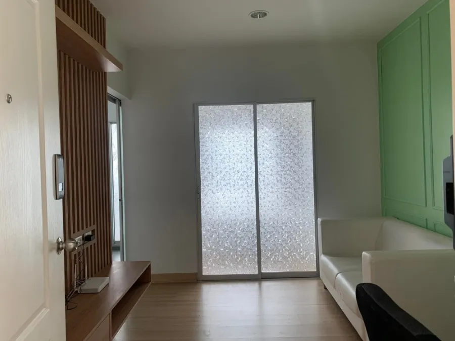 Condo for rent The Kith Light Bangkadi-Tiwanon. The room is divided into proportions. Simple but pleasant decoration. Book now.