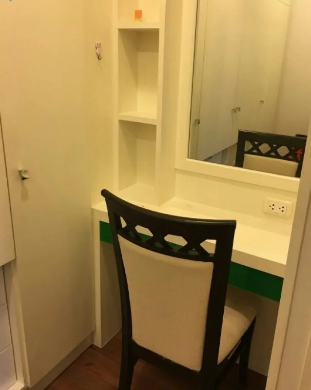For Rent Q House สาทร เตียงบิ้วอินพิเศษ แต่งโทรนสีได้ฉุดฉาด โซฟาหรูนั้งสบาย ครบครั้นแบบนี้ห้ามพลาด