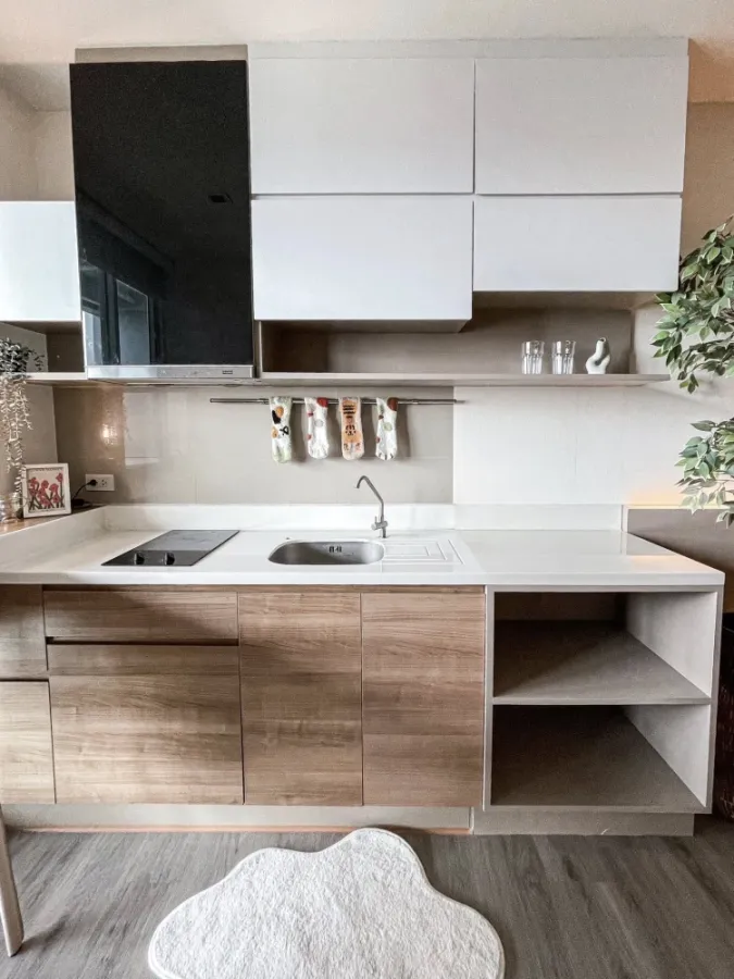 For sale: Rhythm Phahonyothin-Ari, high floor, beautiful condition, decorated in a modern style, with built-ins in every area, very worth booking.
