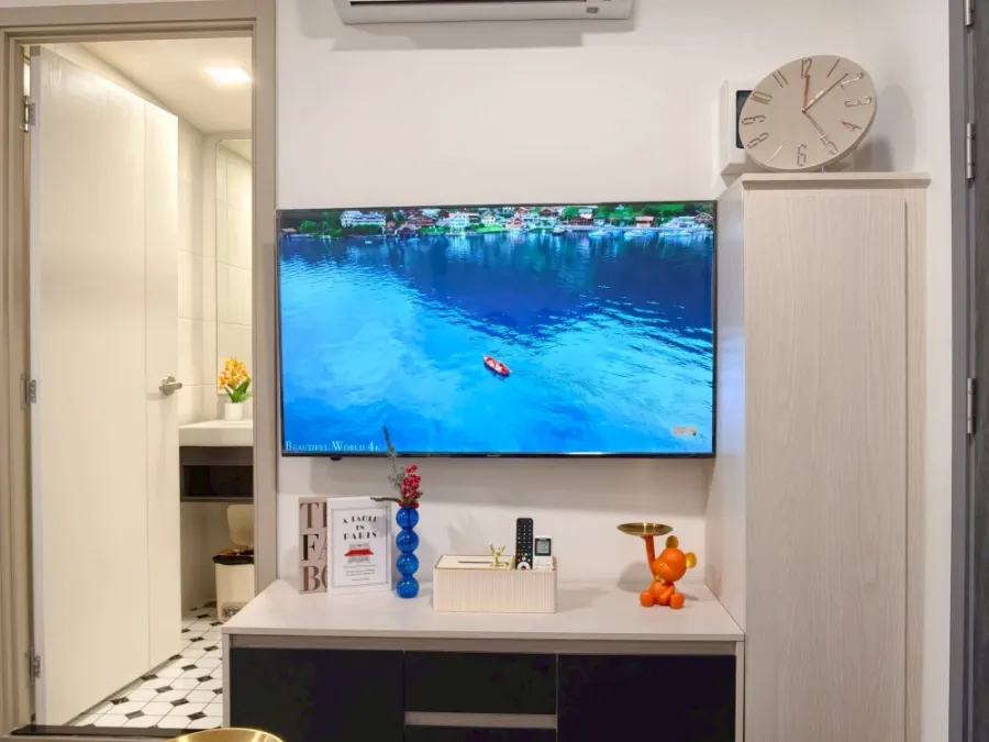 ให้เช่าคอนโดใหม่แกะกล่อง ฟังก์ชัน 1 Bed Extra ตึก D ชั้น 7 วิวสระสวยจัดเต็ม ใกล้ ม.ธรรมศาสตร์ รังสิต | ✨ Kave Wonderland (เคฟ วันเดอร์แลนด์)