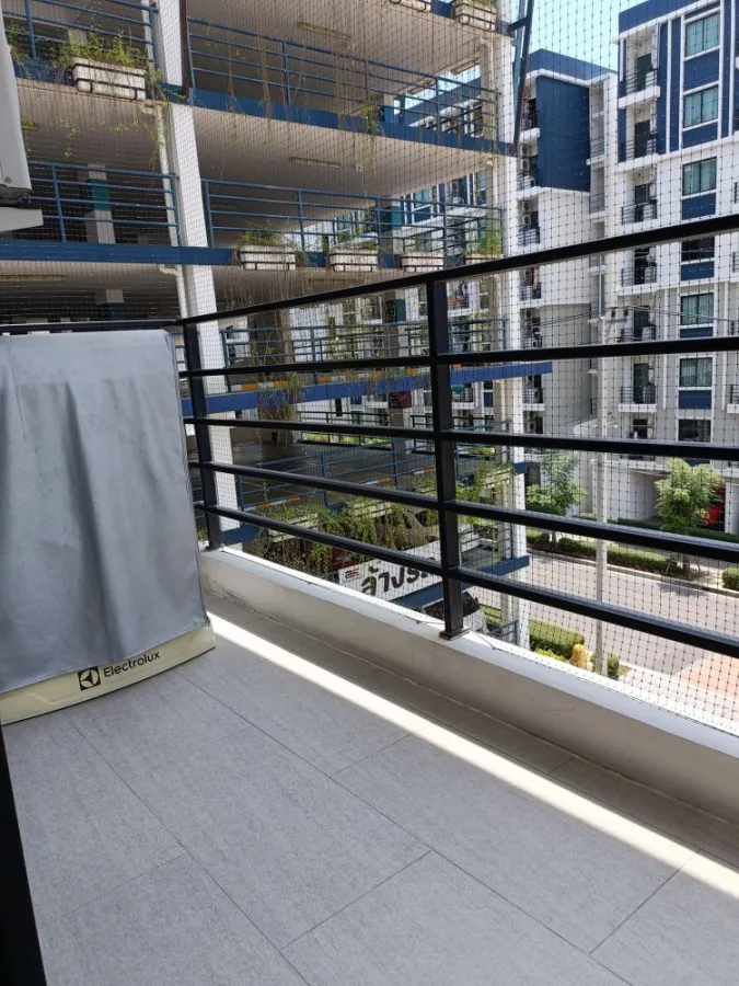 For rent, V Condo Salaya, spacious room, comfortable. The corner room is private. There's a washing machine and dryer.
