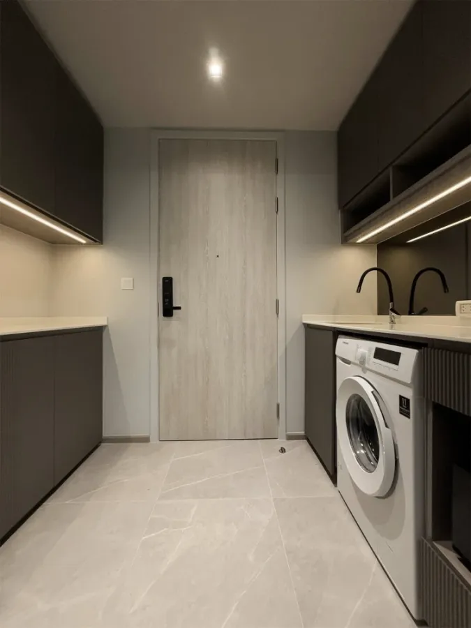 Chapter Thonglor 25 for rent, spacious room with plenty of usable space, fully furnished. Don't miss out on this great deal!