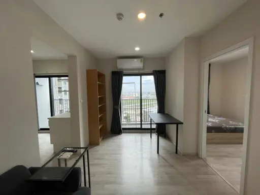 Plum Condo Central Station for rent, 2 bedrooms, a lot of usable space Being a family is very comfortable. Hurry up to reserve.