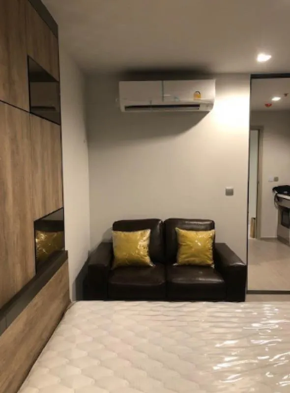 Life Ladprao for rent, beautiful room, divine view, pleasant atmosphere, soft and comfortable sofa, 23rd floor, book quickly, urgently.