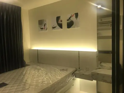 For rent, Life Asoke, swimming pool view, nice room, complete amenities. If interested, hurry and reserve quickly.