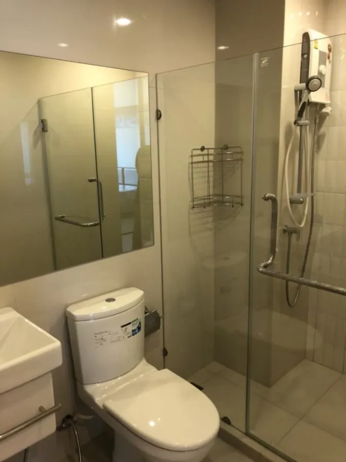 Sell / rent Condo Life Asoke, 16th floor, size 36 sq.m., fully furnished. Fully furnished and ready to move in. Book now.