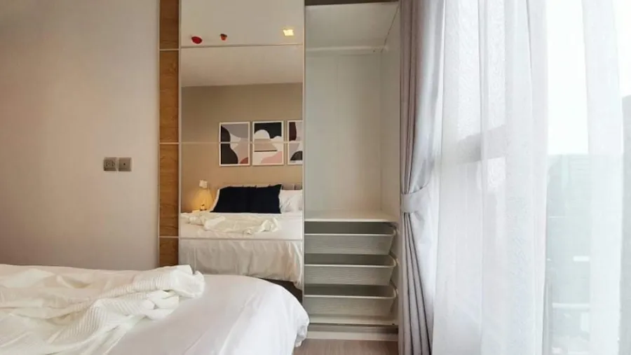 For rent Life Asoke-Rama 9, decorated in modern style. Very beautiful, modern, 37th floor, very open view, don't miss it.