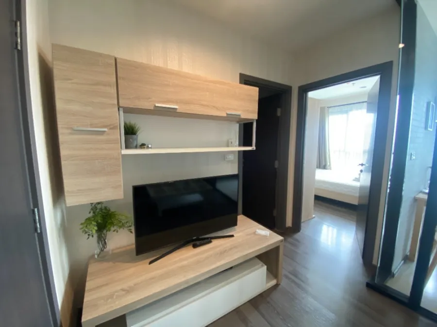 ให้เช่า เดอะ เบส พาร์ค เวสต์ ชั้นสูง ห้องติดวอลเปเปอร์อย่างดี พร้อมสิ่งอำนวยความสะดวก จองก่อนได้ก่อน