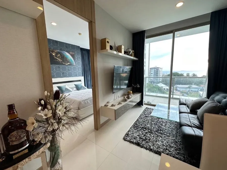 For sale: The Riviera Wong Amat Beach, corner room with privacy, luxuriously decorated, stylish, with beautiful wallpaper, sea view, book now.