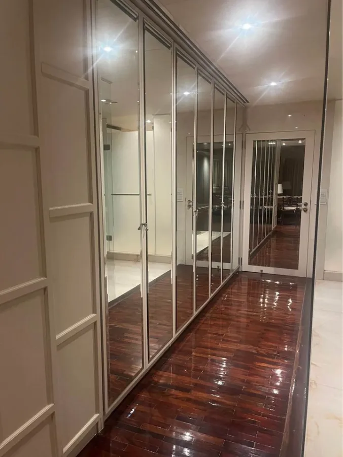 For sale or rent State Tower Condominium, luxury condo in the heart of the city. Decorated with good furniture, luxurious Buit-In, book now.