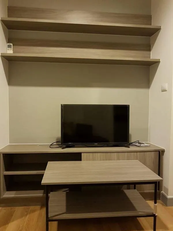Chapter One Midtown 24 for rent, the room is complete. The view is not obstructed. It's close to the train station too. Book now!!!